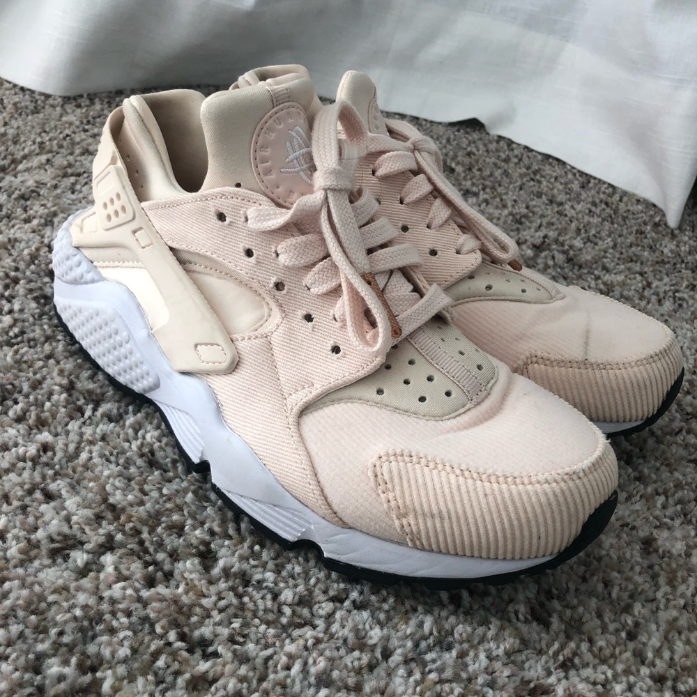 Nike Huarache Women’s Light Pink Sneakers- Size 7
